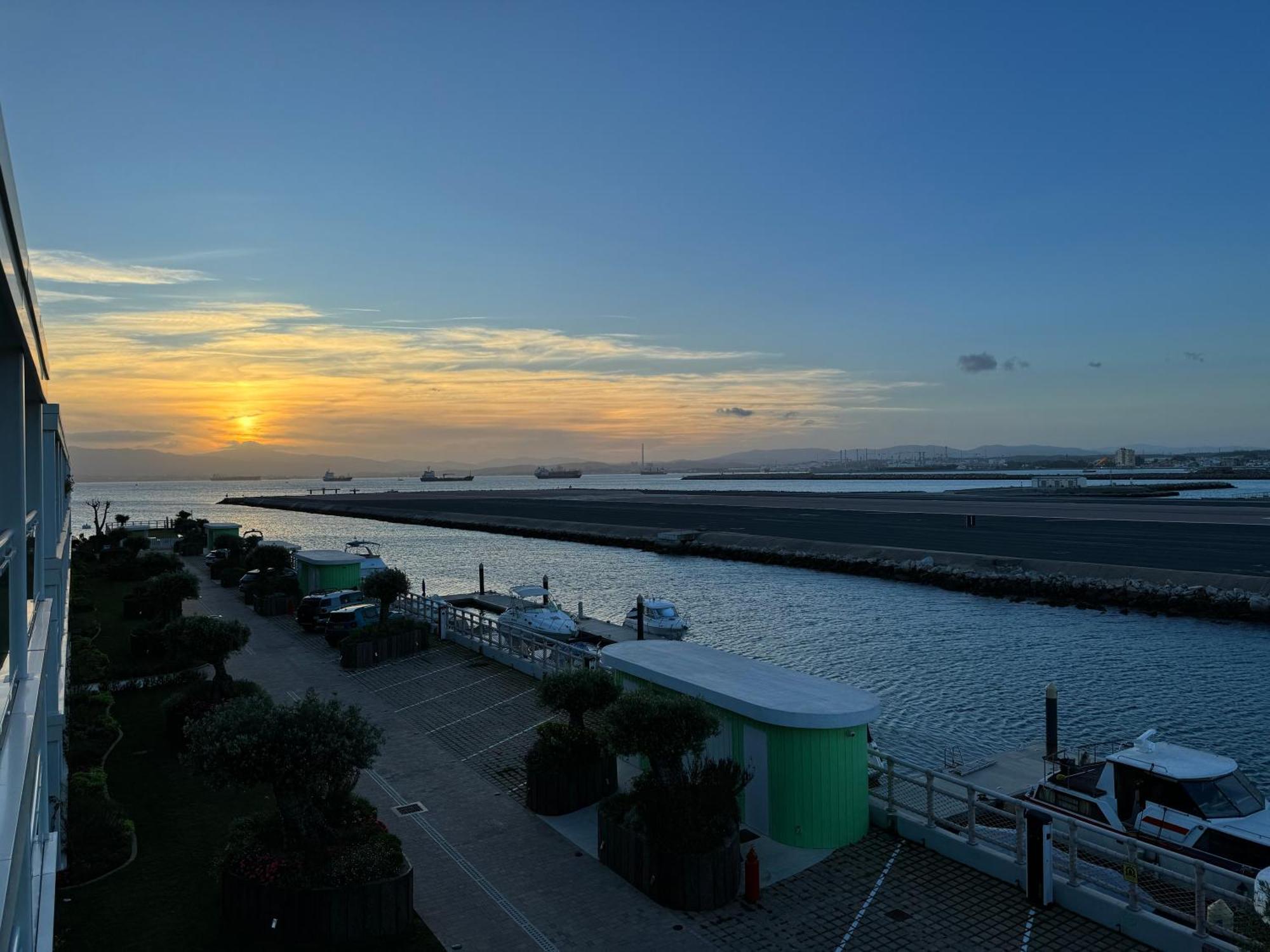 Marina Club Luxury Private Studio With Pool And Incredible Views Gibraltar Exterior photo