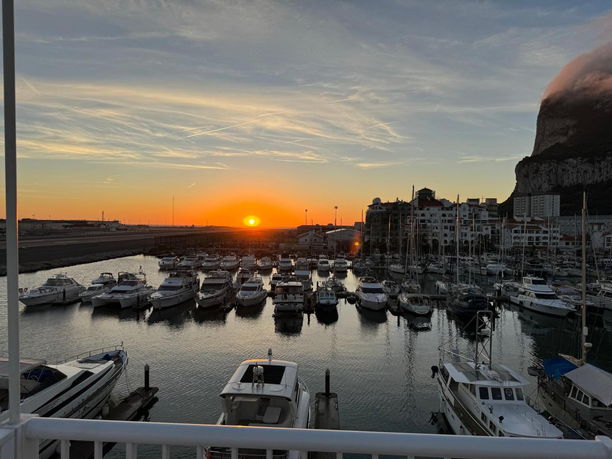 Marina Club Luxury Private Studio With Pool And Incredible Views Gibraltar Exterior photo